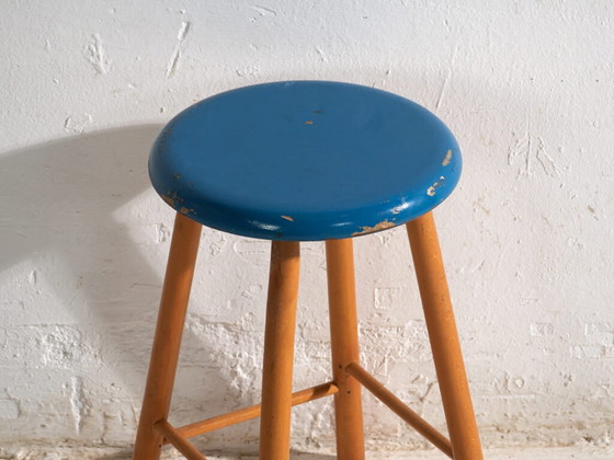 Taburete de madera antiguo con asiento redondo – Europa Central, circa 1950 – Rustic (photo 11 of 40)