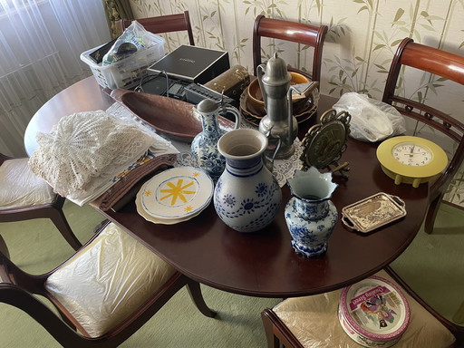 Esszimmer Tisch mit Verlängerungen en seinen 6 Stühlen