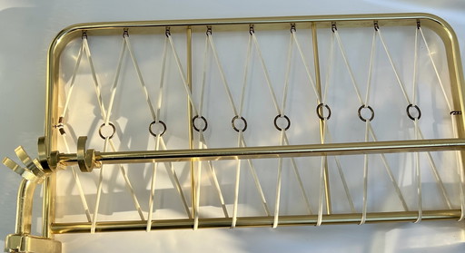 Porta giornali da parete vintage in ottone con elastici (circa anni '60)