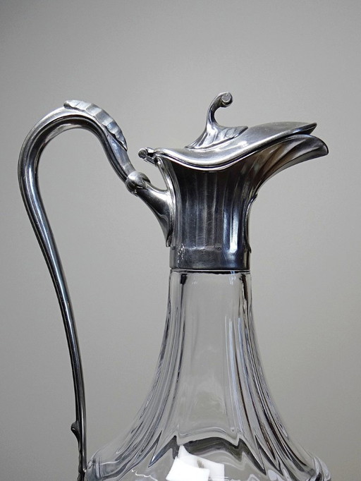 Grande aiguière étain poli argenté et verre moulé Les Étains du Manoir vintage