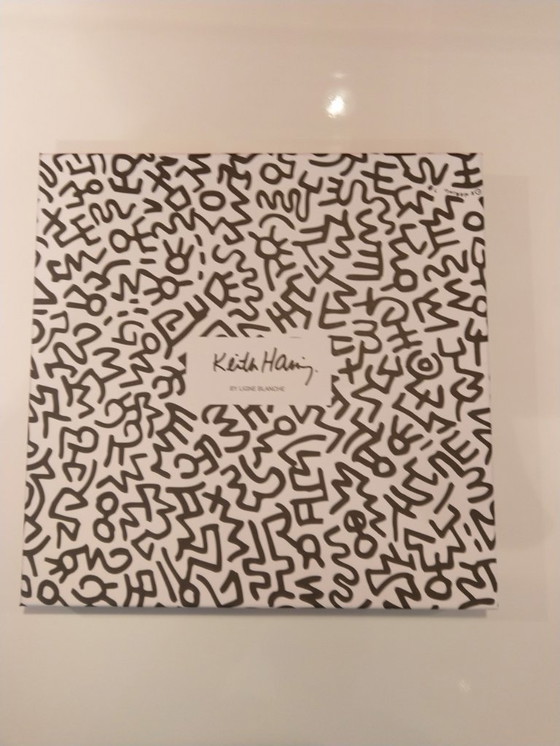Image 1 of Keith Haring - Piatto da collezione in porcellana dipinta a mano nei colori bianco e nero (edizione limitata)