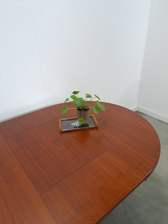 Image 1 of Rond ovaal teak uitschuifbare eettafel vintage
