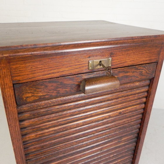 Image 1 of Armadio in rovere con serranda avvolgibile, 1 anta, altezza 123 cm, anni '30