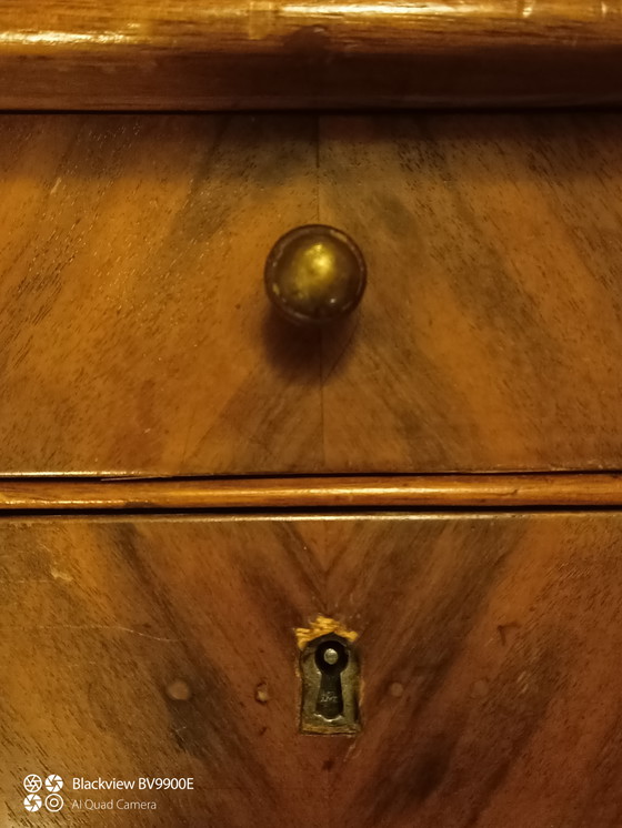 Image 1 of Mesa de costura con pequeños defectos.