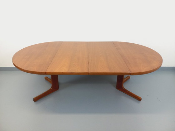 Image 1 of Table à manger ronde scandinave vintage en teck des années 60 avec rallonges