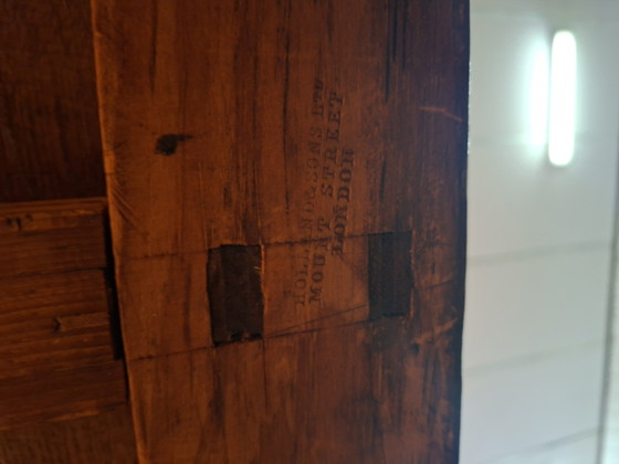 Image 1 of Antique English writing desk, desk with drawers and inlaid leather.

Dimensions 150x90cm and 76cm high.