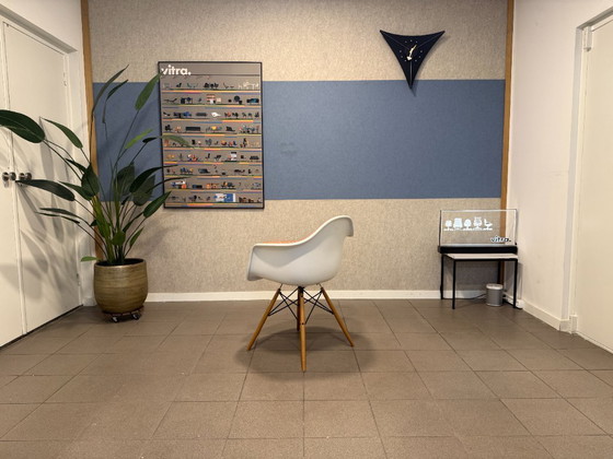 Image 1 of Vitra | Eames | DAW | Roze bekleding & Esdoorn onderstel | 6x