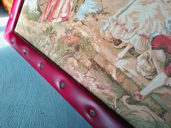 Image 1 of Arazzo antico di grandi dimensioni, scena classica, cornice in skado rosso