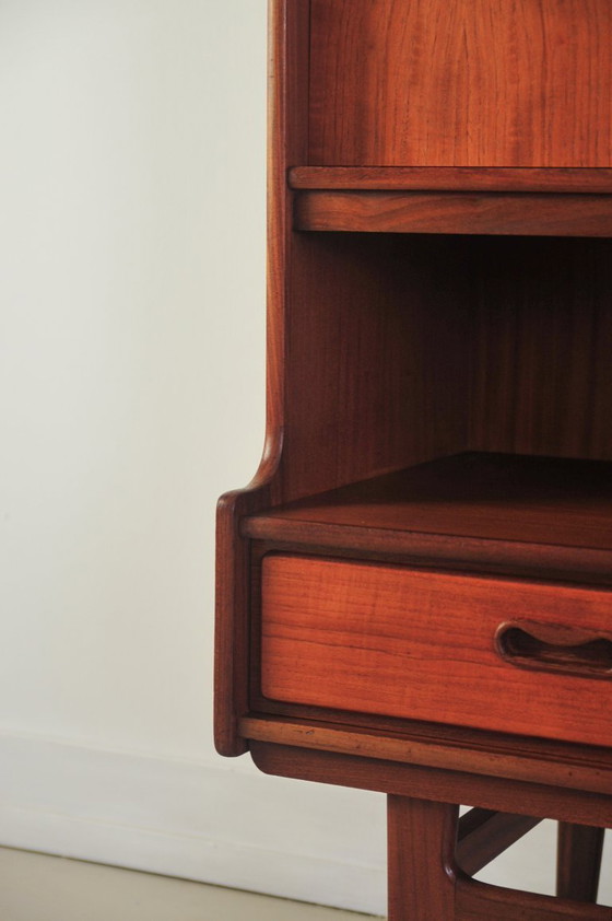 Image 1 of vintage Deens dressoir high board