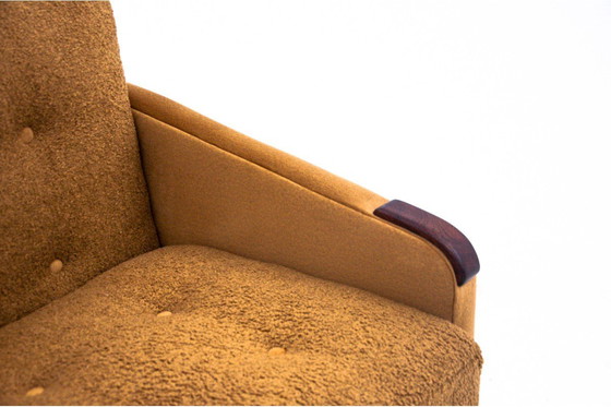 Image 1 of Gelbes Bouclé-Sofa aus der Mitte des Jahrhunderts, Dänemark, 1960er Jahre.