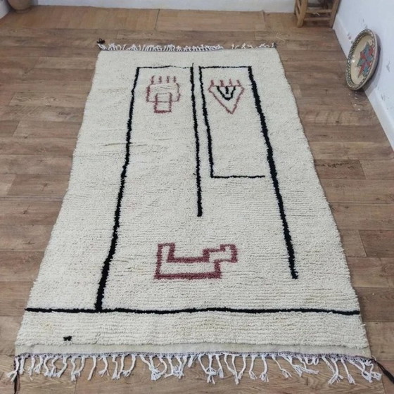 Image 1 of Beni Ouarain Art Face Rug Minimalist – Natural Wool Amazigh Symbolic (250 × 150 cm)