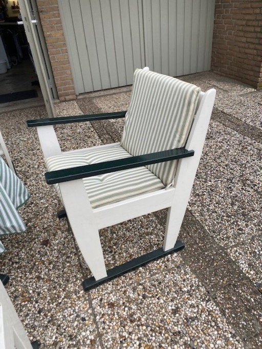 Set da giardino composto da 4 sedie e tavolo coordinato in legno bianco/ecru e verde scuro, stile L'Aia