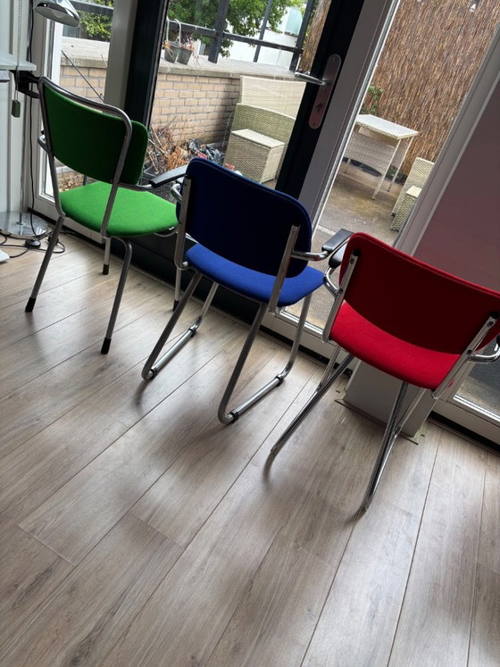 3 chaises Gispen originales retapissées avec des couleurs primaires – Chaises de salle à manger, Metal (photo 5 of 5)