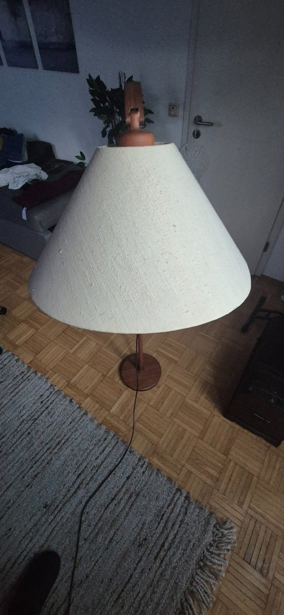 Image 1 of Schöne Teak - Stehlampe in wunderbarem dänischem, skandinavischen Design. Hersteller Domus in den 60er/70er Jahren. Ausführung G