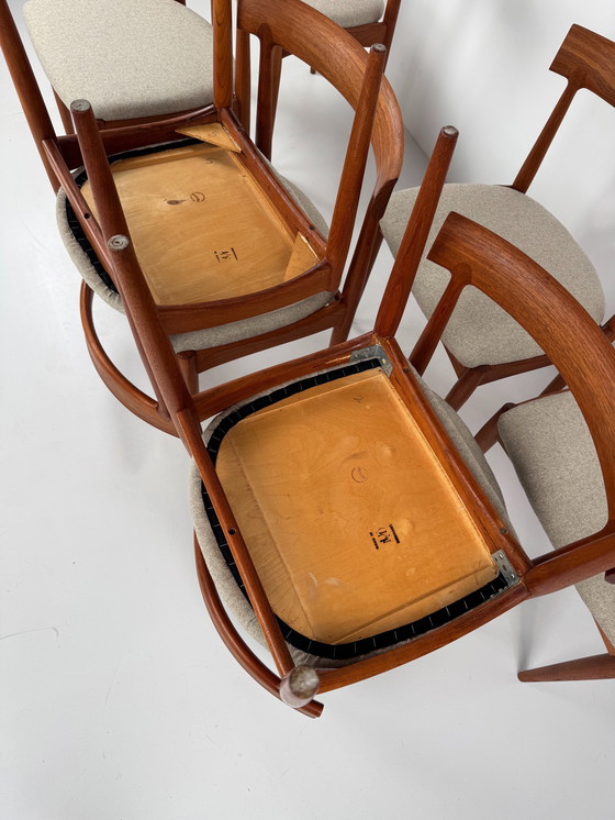 Image 1 of Set van 8 model nr. 7 eetkamerstoelen van Johannes Andersen voor Uldum Møbelfabrik