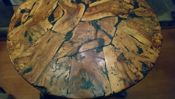 Sgabello brutalista a treppiede realizzato con ceppi di vite. – Sgabelli, Wood (photo 11 of 17)