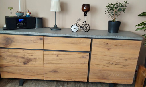 Dressoir van massief hout