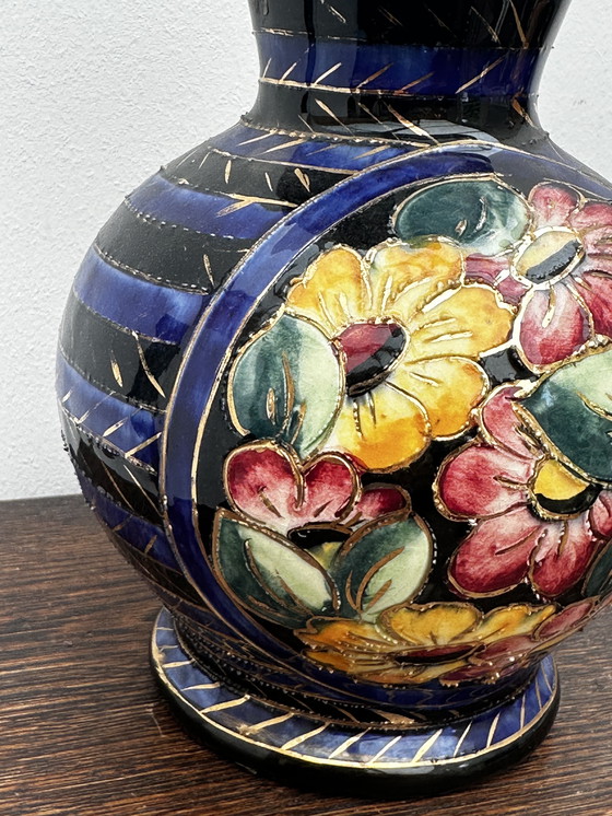 Image 1 of Kleine vaas boule signé Vallauris decor fleuri et ciselé rehaussé of H 22 cm