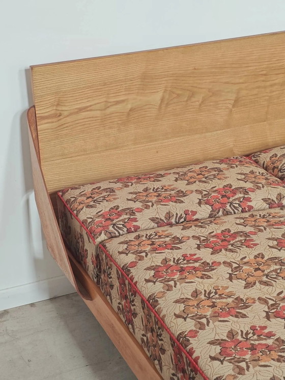 Folding sofa bed Canapé banquette Interier Praha 1960 floral pattern fabric – 3-5 seaters, Wood (photo 16 of 30)