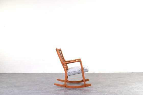 Schaukelstuhl ML33 von Hans J. Wegner für A/S Mikael Laursen, 1950er Jahre. – Hans Wegner, Schaukelstühle (photo 3 of 18)