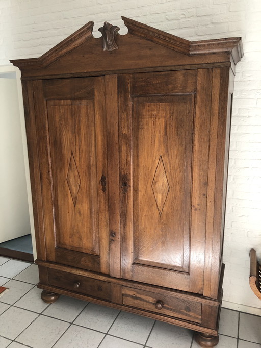 Stilvoller antiker Eichenschrank in Top-Zustand