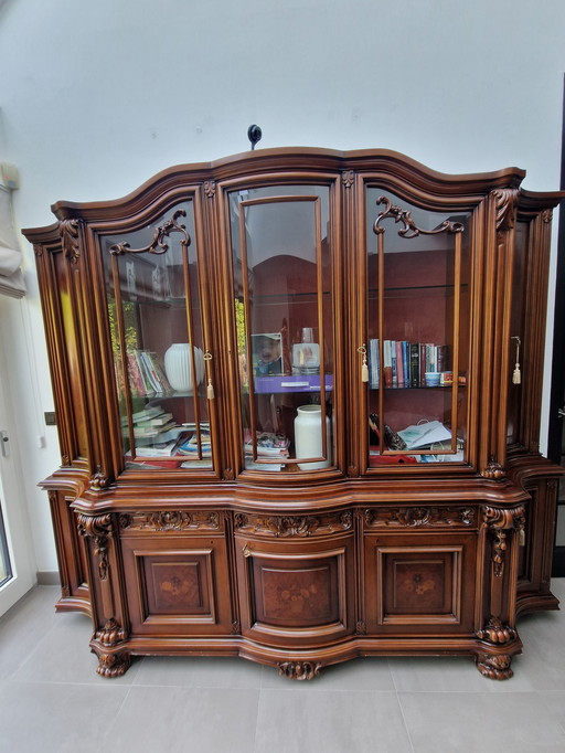 Beautiful Showcase Cabinet