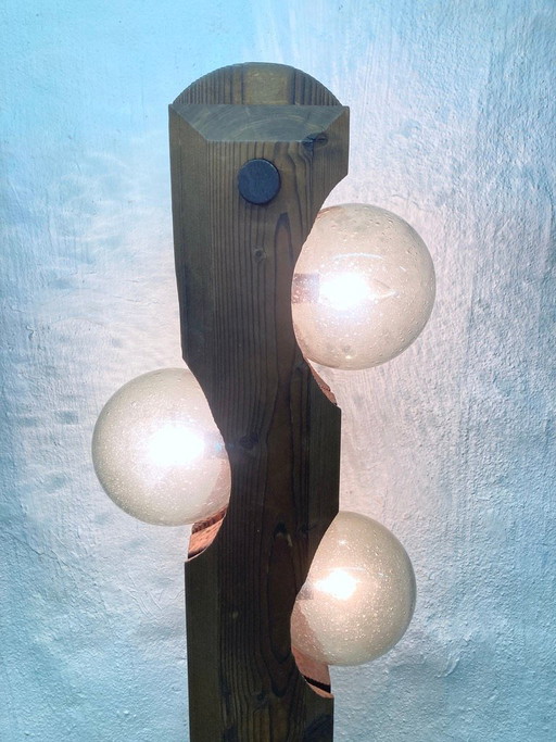 Lámpara de pie de Temde, de madera y cristal, tres luces, estilo brutalista de los años 70.