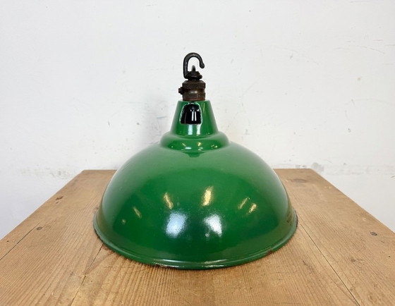 Image 1 of Lámpara colgante industrial británica de esmalte verde de Maxlume, década de 1960