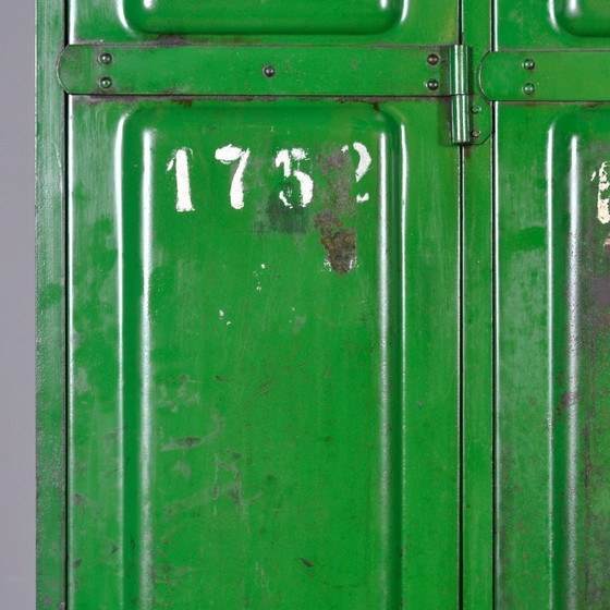 Image 1 of Industriële groene locker, jaren 1950