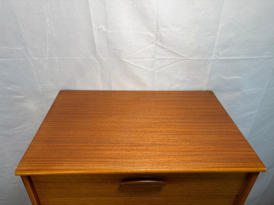 Commode vintage Austinsuite en teck | Années 1960 | Design scandinave danois | 6 tiroirs. Une superbe commode (photo 5 of 8)