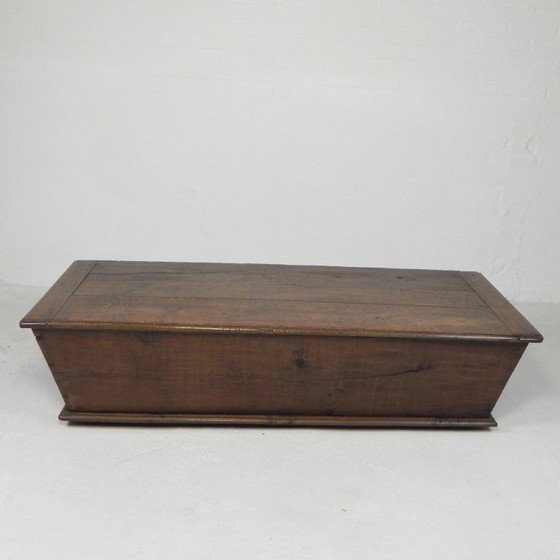 Image 1 of Alte Eichentruhe, Trog, Deckentruhe aus dem 19. Jahrhundert