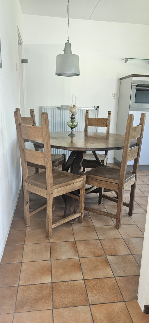 Ronde antieke eet-keukentafel met 4 stoelen 