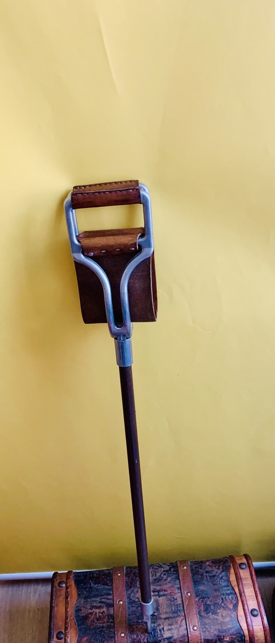 Sedile a Bastone Antico, Cuoio Goffrato Intrecciato e Rivetti in Ottone – Oggetti decorativi, Wood, Leather (photo 9 of 15)