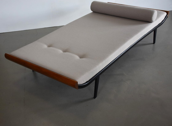 Image 1 of Sofá cama Cleopatra restaurado de mediados de siglo