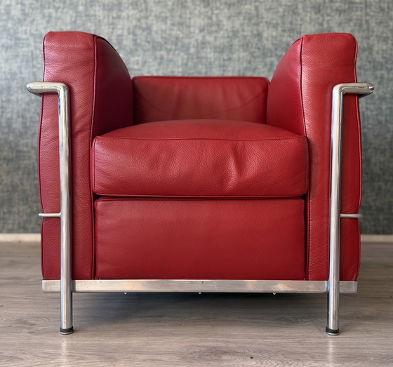 Image 1 of 8 sedie vintage LC2 Le Corbusier in pelle rossa, Italia, anni '80