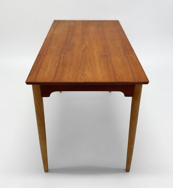 Image 1 of Dänischer kleiner Schreibtisch aus Teak und Buche, 1950er Jahre.