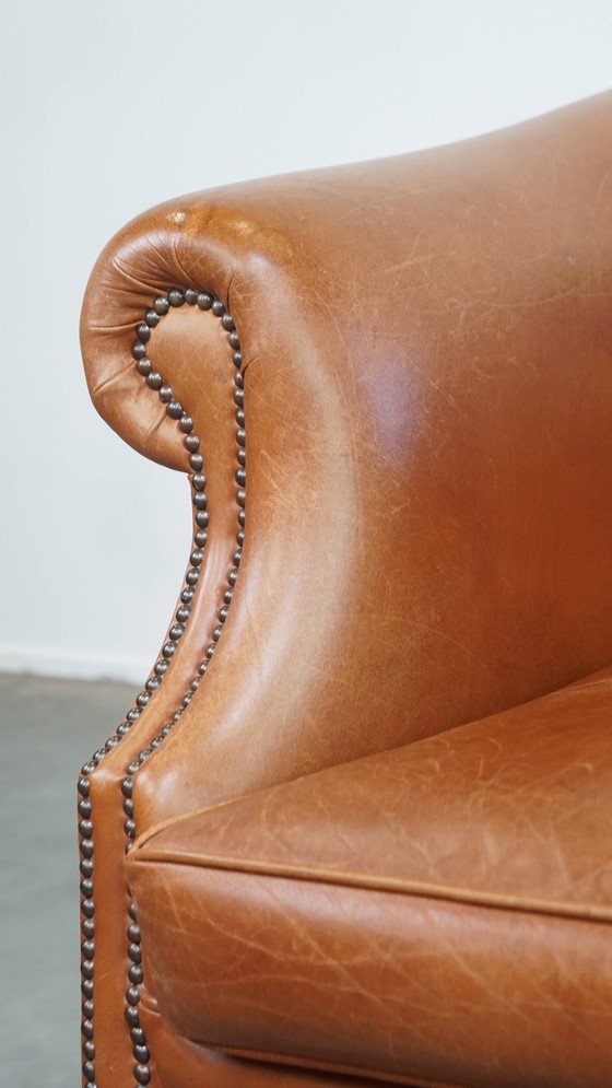 Image 1 of 2 x Cognacfarbener Rindsleder-Clubsessel mit dekorativem Nagelfinish