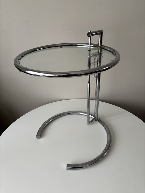 Image 1 of Table d'appoint Eileen Gray originale (marquée) chromée E 1027 avec plateau en verre