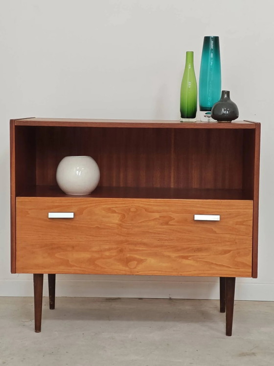 Piccola credenza in legno degli anni '70. – Armadi contenitori, Wood, Vintage (photo 9 of 18)