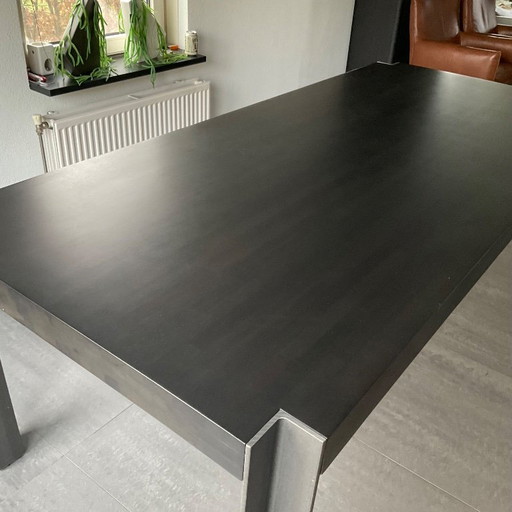 Linteloo dining table