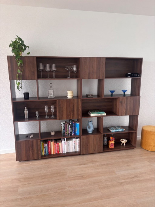 Mobile a muro con libreria MADE