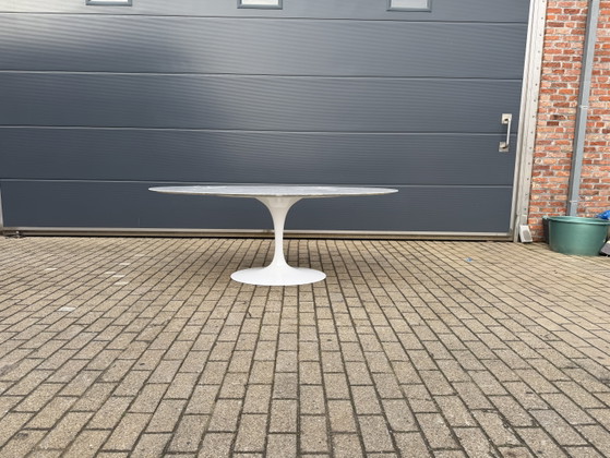 Image 1 of Originele ovale Knoll Tulip eettafel (198cm) Carrara marmer