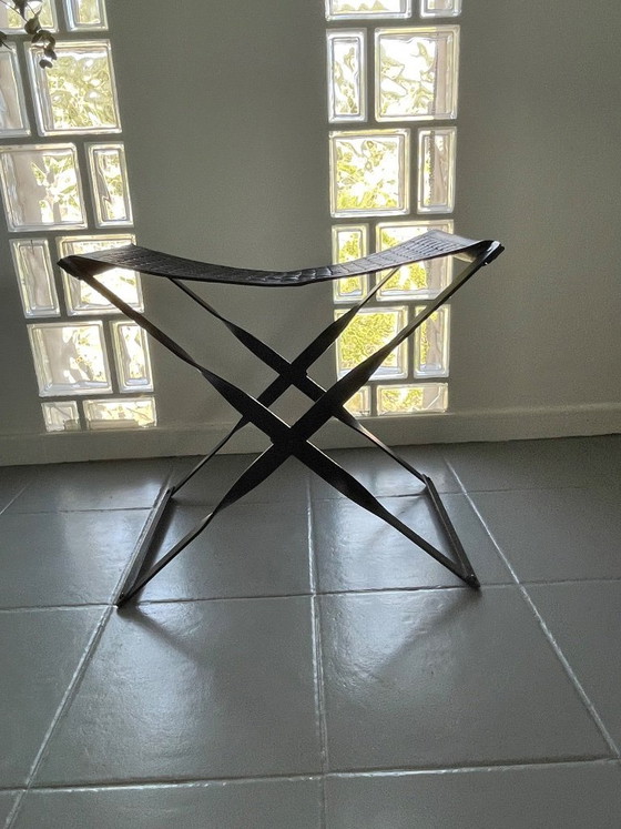 Image 1 of Tabouret haut pliant / taburette en métal et cuir tressé