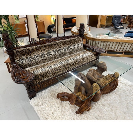 Image 1 of Table basse massive en bois dur exotique sculpté à la main pour les amoureux