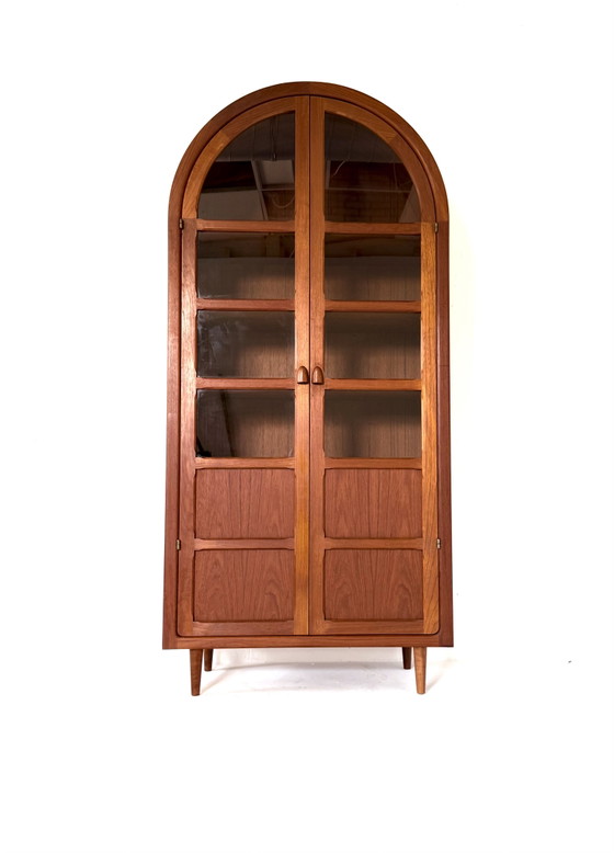 Vintage Deense Teakhouten Boogvitrine, Dyrlund ‘80 – Vitrinekasten, Glass, Wood (photo 3 of 15)