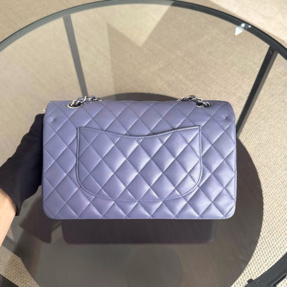 Image 1 of Chanel Classic Flap Medium - 25 cm, gestepptes Lammleder, Lavendel, silberfarbene Beschläge, Serie 15
