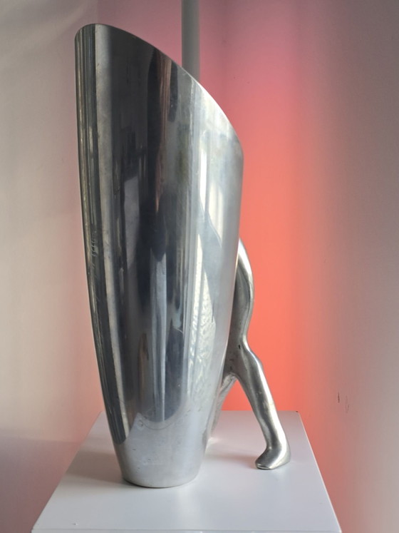 Vaso Design Originale Carrol Boyes - Large Leaning Man (35 cm) - Alluminio, Vasi, Argentato (foto 6 di 11)