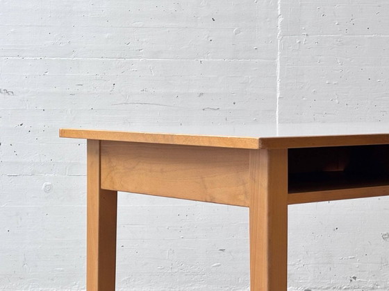 Image 1 of Bureau/werktafel van massief hout met laminaatblad, jaren 50.
