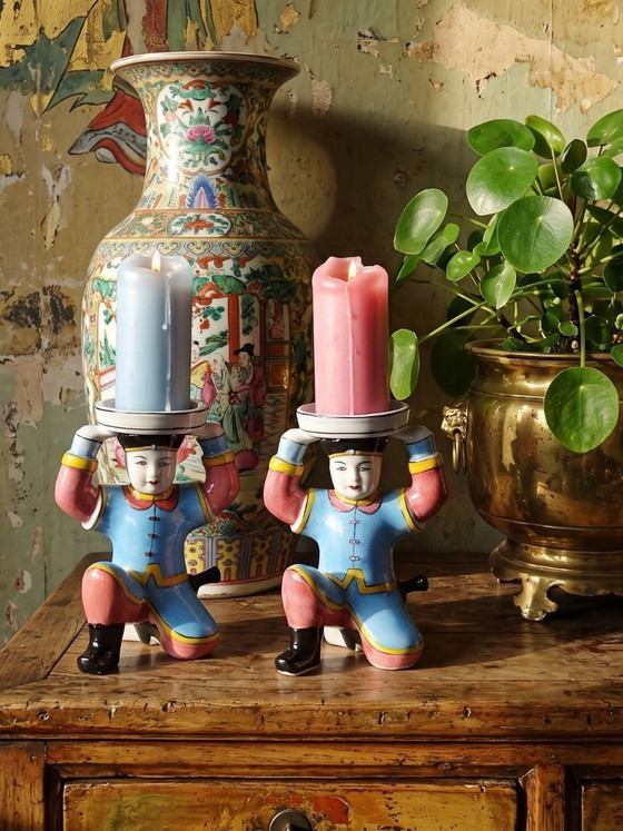 Image 1 of Paire de bougeoirs en porcelaine chinoise peinte à la main, années 1950-1970