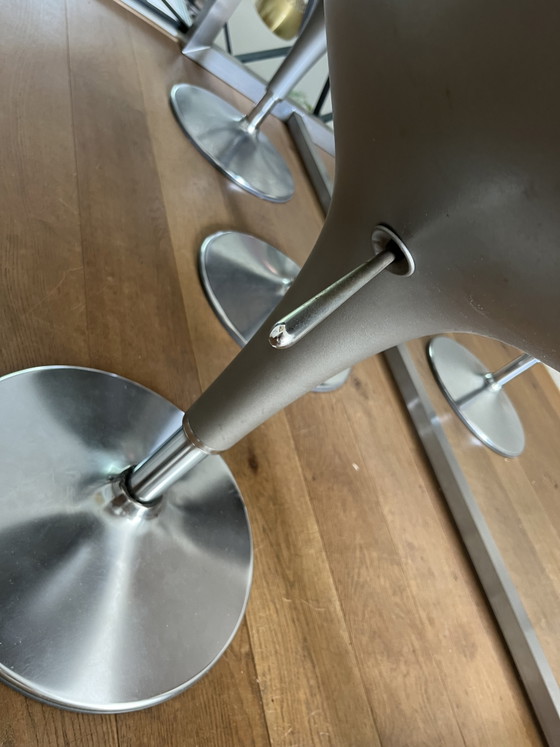 4 sedili avvolgenti regolabili Bombo, grigio argento, usati – Sedie da pranzo, Metal, Plastic (photo 2 of 5)